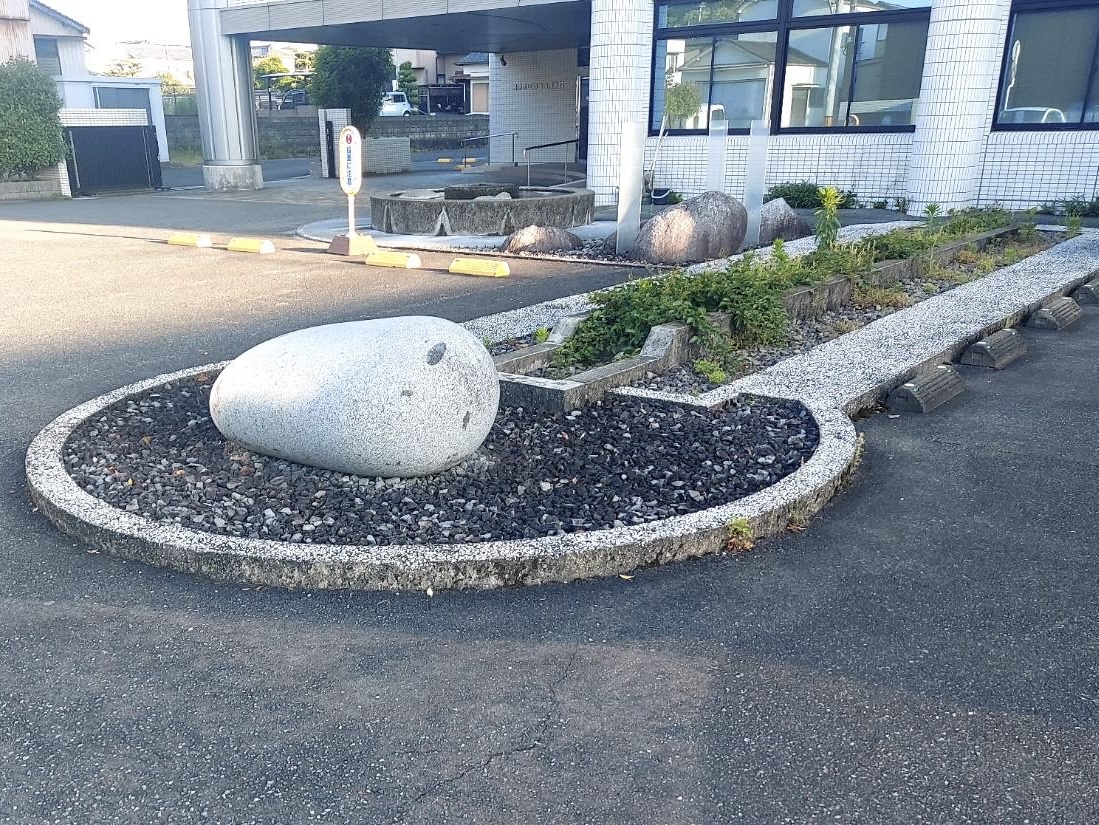 看護学校造園工事・石花壇